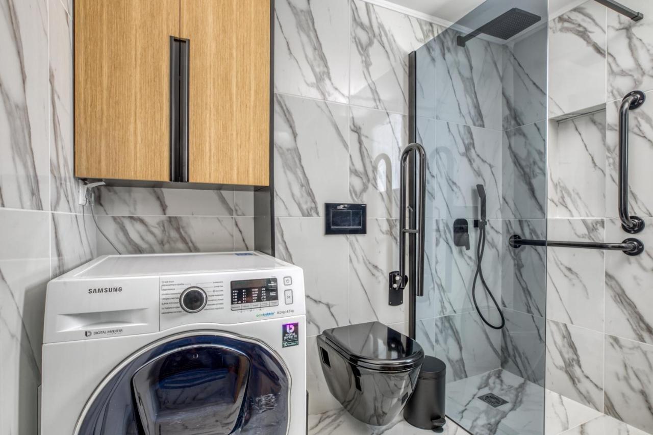 Spacious Flat With Courtyard And Private Parking! Athens Exterior photo