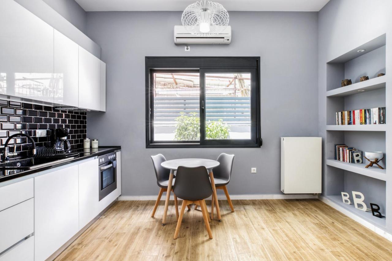 Spacious Flat With Courtyard And Private Parking! Athens Exterior photo